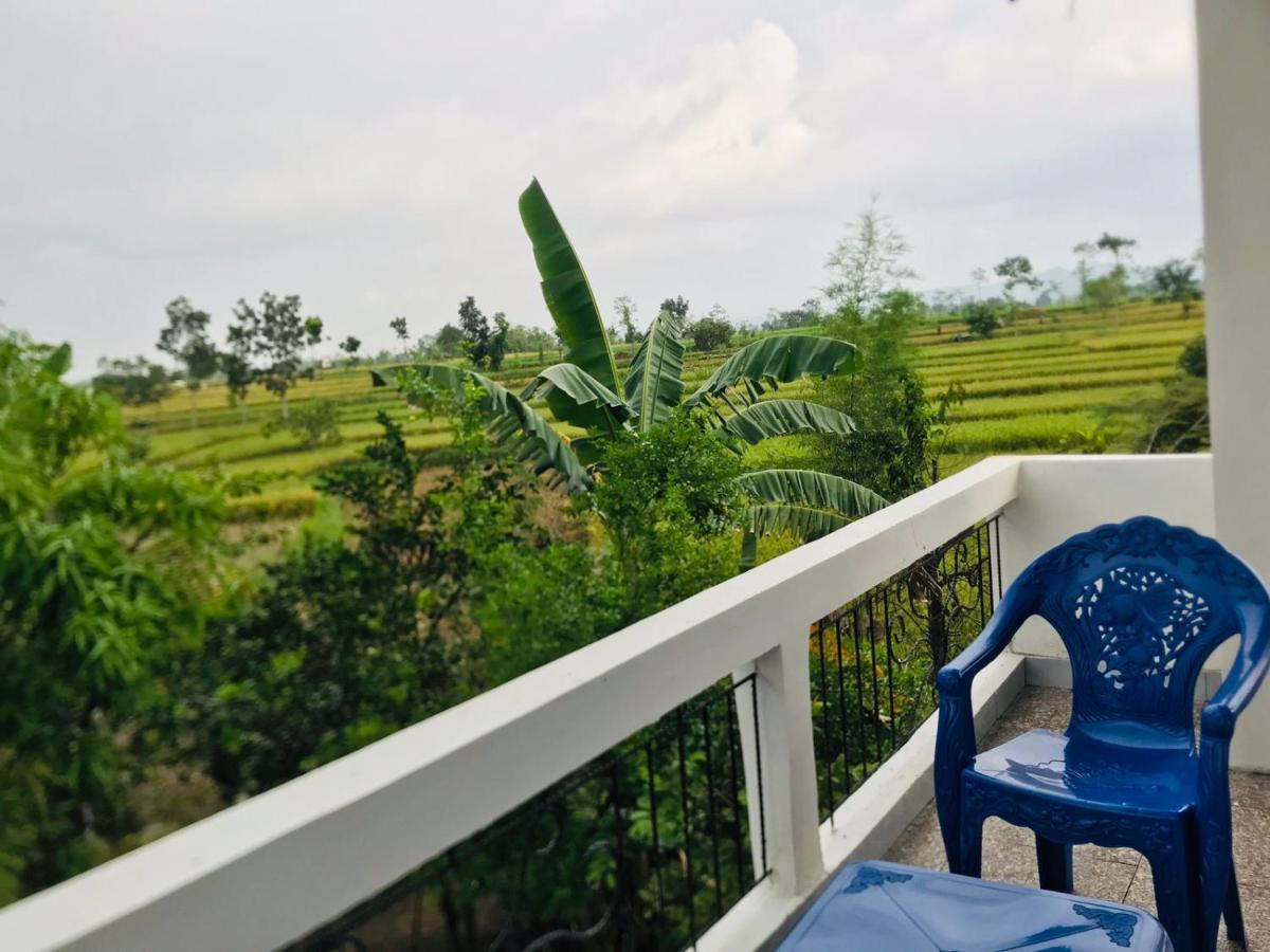 Tiara Homestay Plambi Экстерьер фото